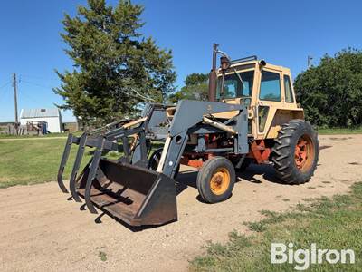 1971 Case 770 2WD Tractor w/Loader