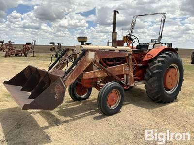 1964 Case 930 2WD tractor w/Loader
