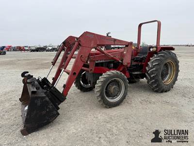 Case IH 685 MFWD Tractor W/ Loader