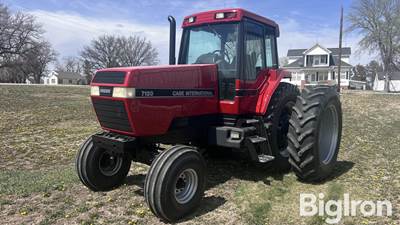 1989 Case IH 7120 Magnum 2WD Tractor