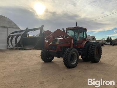 1994 Case IH 7240 MFWD Tractor w/Great Bend 860 Grapple Loader