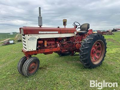 1959 Farmall / International 560 2WD Tractor