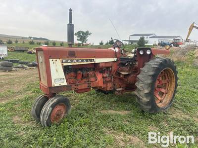 1966 Farmall / International 656 2WD Tractor