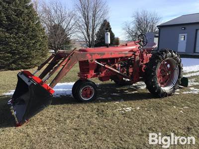 1955 Farmall 400 2WD Tractor w/Loader