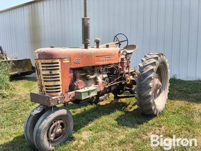 1956 Farmall 400 2WD Tractor