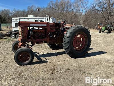 1960 Farmall 460 2WD Tractor