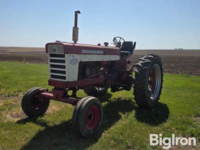 1959 Farmall 460 2WD Tractor