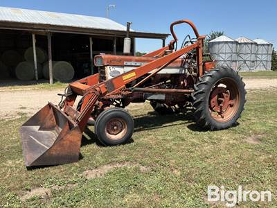 1959 Farmall 460 2WD Tractor w/Loader