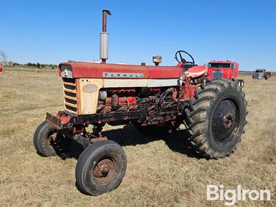 1961 Farmall 560 2WD Tractor