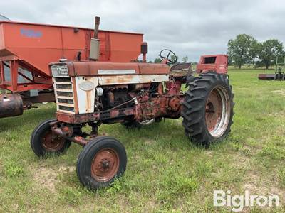 1961 Farmall 560 2WD Tractor