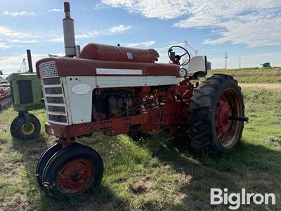 Farmall 560 2WD Tractor