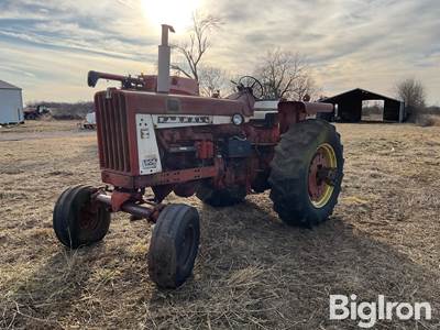 Farmall 806 2WD Tractor