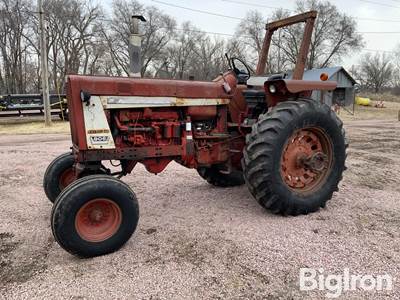 1967 Farmall 806 Diesel 2WD Tractor