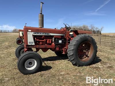 1967 Farmall 806 Diesel 2WD Tractor
