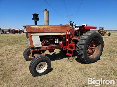 1971 Farmall 966 2WD Tractor