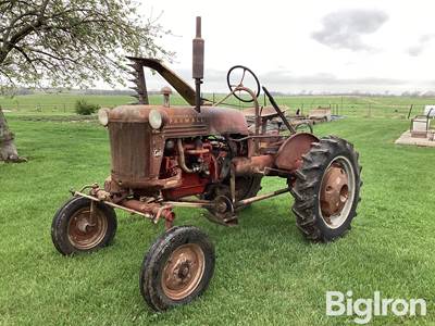 1947 Farmall Cub 2WD Tractor w/ Attachments