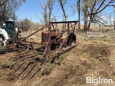 1943 Farmall H 2WD Tractor/Loader