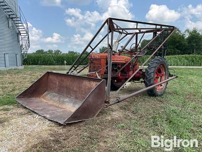 1947 Farmall H 2WD Tractor w/Loader