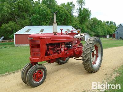 1940 Farmall M 2WD Tractor