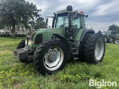 Fendt 920 Vario MFWD Tractor w/Reversing Driving Station