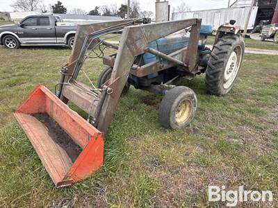 Ford 4600 2WD Tractor w/ Loader