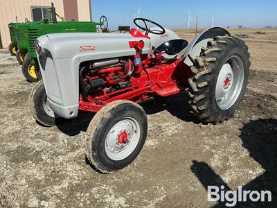 Ford 600 2WD Tractor