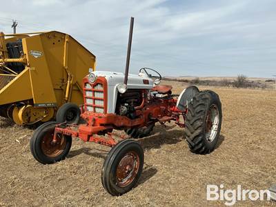 Ford 901 Powermaster 2WD Tractor