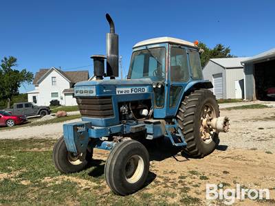 Ford TW-20 2WD Tractor