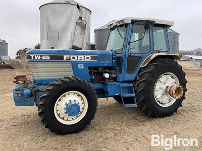 1989 Ford TW-25 MFWD Tractor