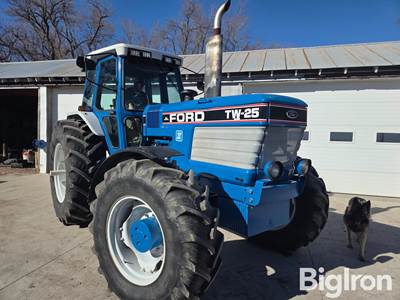 1986 Ford TW-25 II MFWD Tractor