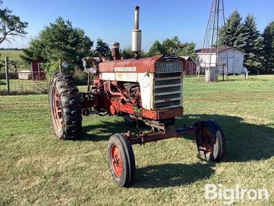 1959 international / Farmall 460 2WD Tractor