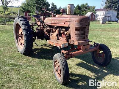 1943 international / Farmall H 2WD Tractor