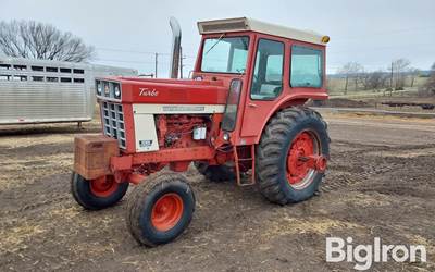 1975 International 1066 2WD Tractor