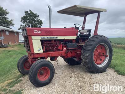 1972 International 1066 Tractor