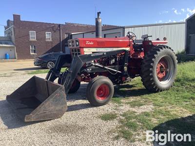 1975 International 1066 Tractor w/ Loader