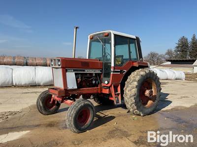 International 1086 2WD Tractor