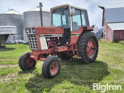 1976 International Harvester 1086 2WD Tractor