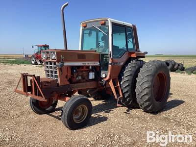 1977 International 1086 2WD Tractor