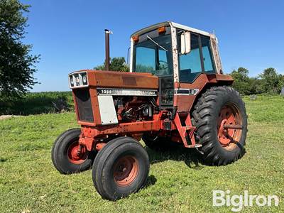 1976 International 1086 2WD Tractor