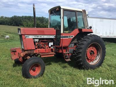 1980 International 1086 2WD Tractor