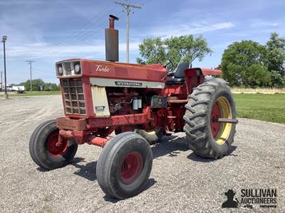1975 International 1466 2WD Tractor
