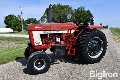 International 1466 2WD Tractor