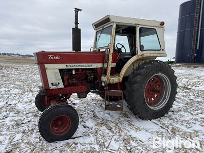 1974 International 1466 W/Loader 2WD Tractor