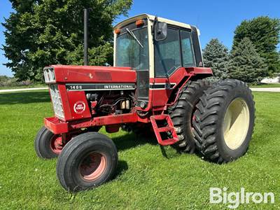 International 1486 2WD Tractor W/Duals