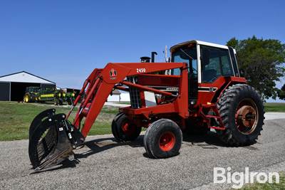 International 1586 2WD Tractor