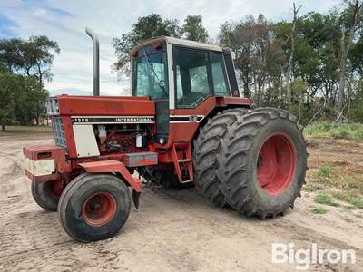 1976 International 1586 2WD Tractor