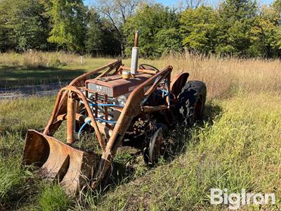 1960 International 340 2WD Utility Tractor w/Loader