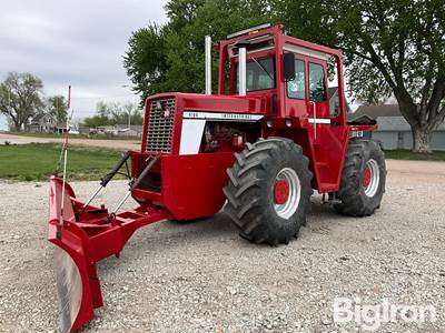 International 4186 4WD Tractor w/ 12’ Dozer Blade
