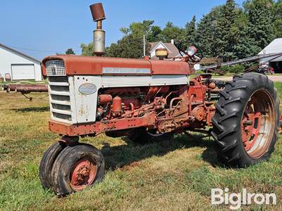 1960 International 460 2WD Diesel Tractor