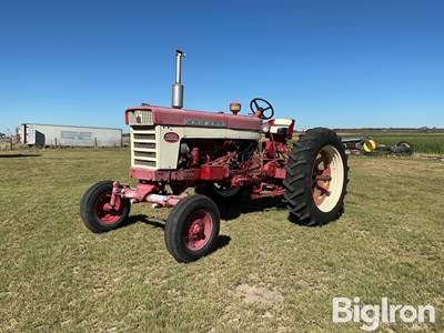 1960 International 460 Diesel 2WD Tractor w/Wide Front